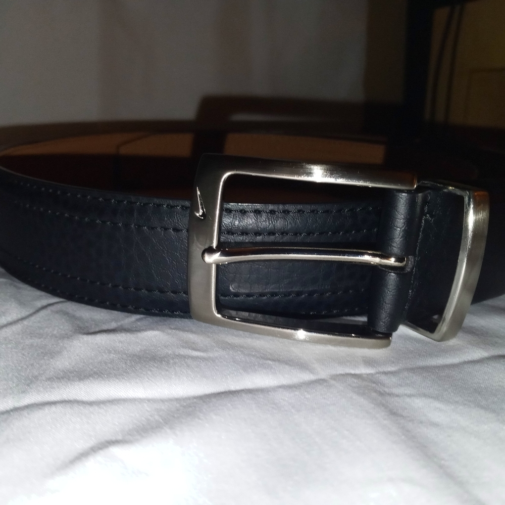 Nike belt, NWOT, size M